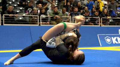 Lis Clay Collects A Kneebar In No-Gi Worlds Absolute