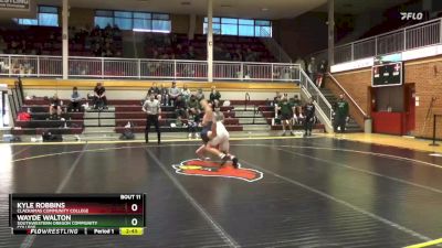 165 lbs Quarterfinal - Kyle Robbins, Clackamas Community College vs Wayde Walton, Southwestern Oregon Community College