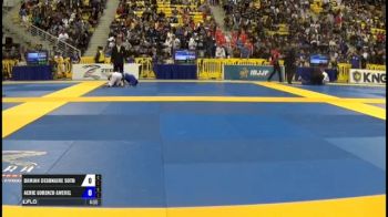 Maximus MacDougall vs Riley Arjan Jhuty Pan Kids Jiu-Jitsu IBJJF Championship