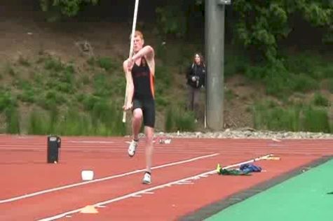 B Pole Vault Wade Holter 1