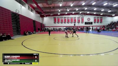 125 lbs Champ. Round 2 - Bobby Cisneros, Fresno City College vs Julian Sanchez, Menlo NWCA