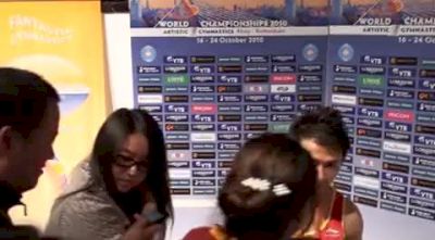 Rings World Champion Chen Yibing talked to the Chinese press, then Pose for Pics with all of them