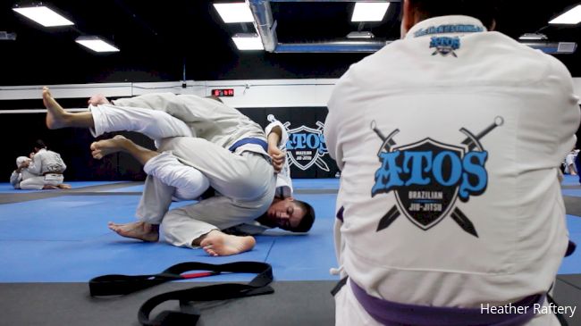 brazilian jiu jitsu - How to avoid being encircled by a body