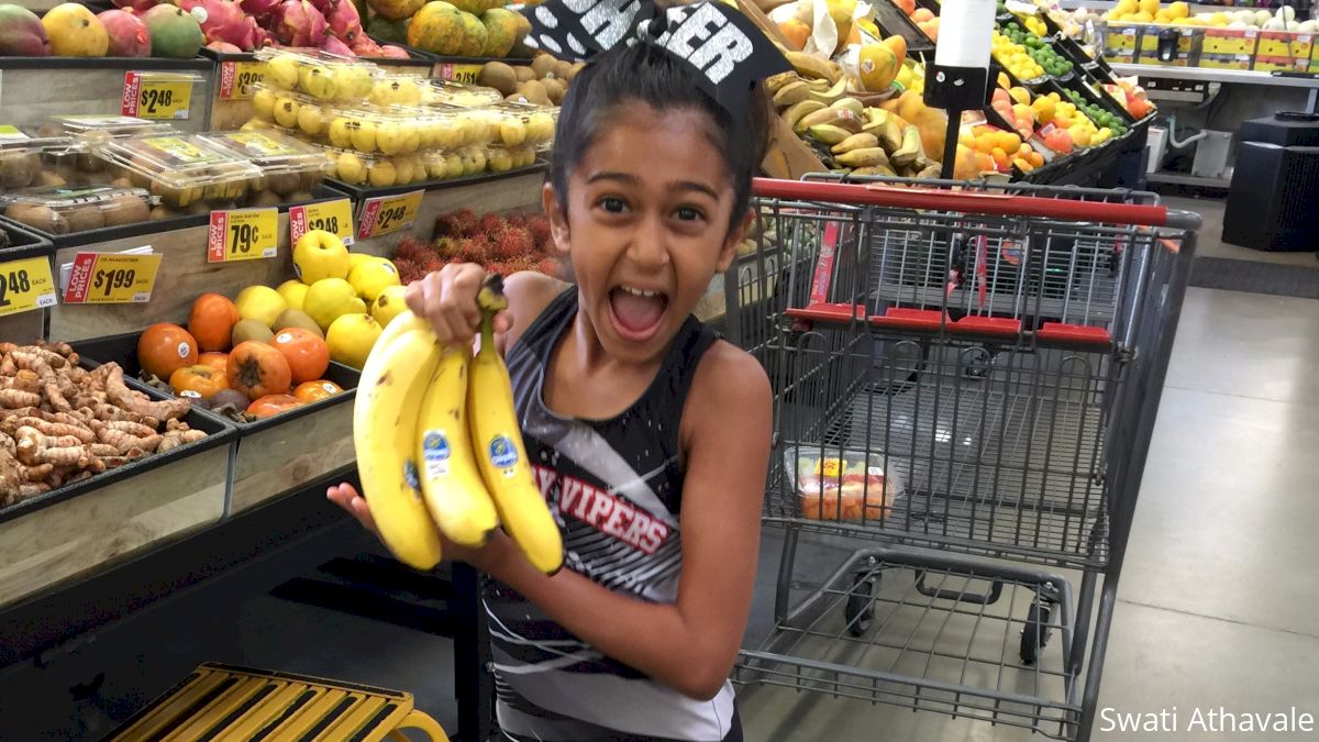 6 Ways to Spot a Cheerleader in a Grocery Store