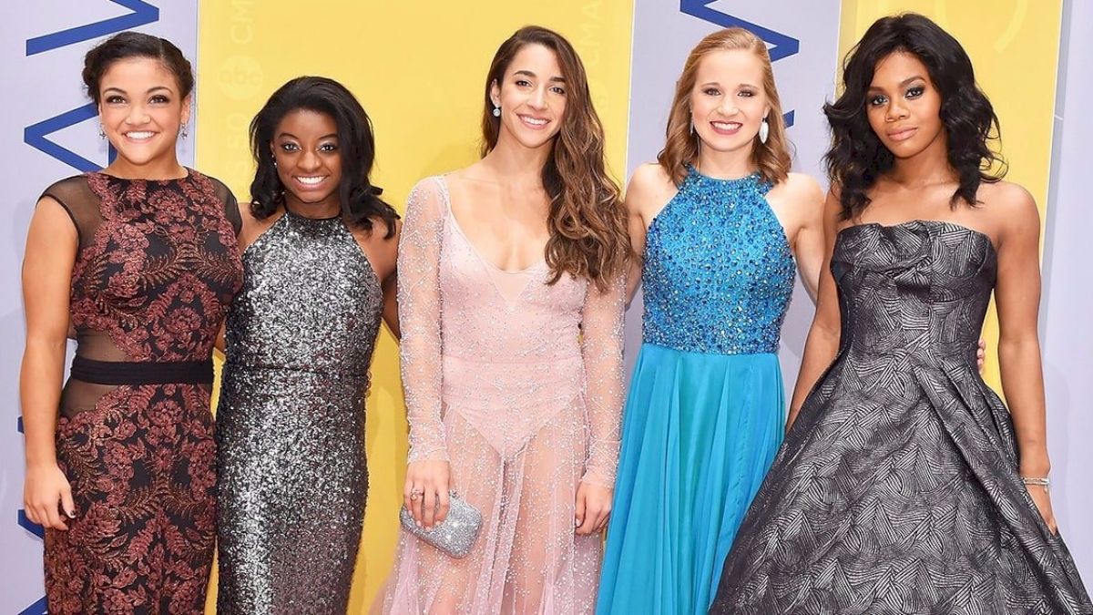 The Final Five Go Country, Attend CMAs