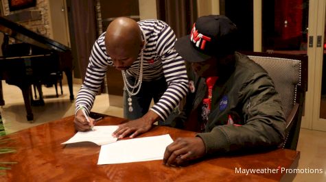 Richardson HItchins Signs With Mayweather Promotions