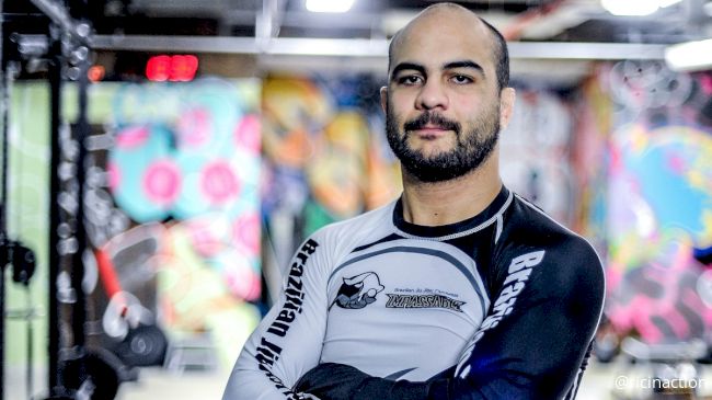 柔術　BERNARDO FARIA　THE FARIA GUARD Bernardo Faria: Z-Guard Vs Knee Cut Pass - YouTube