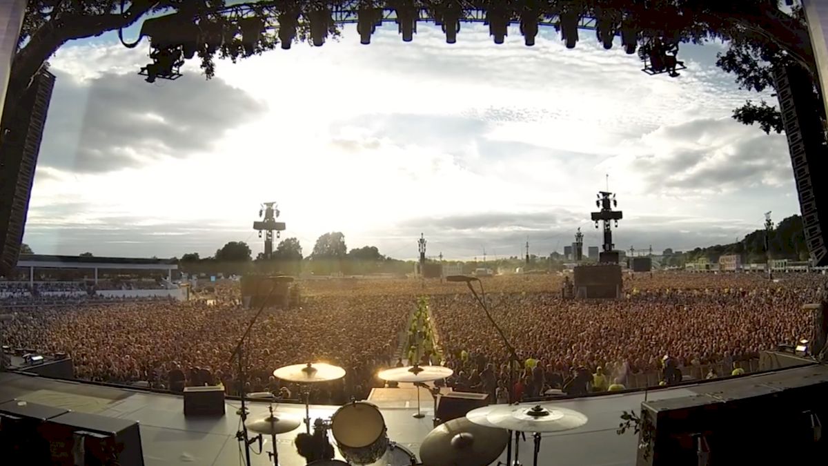 #MondayMornings: 65,000 People Sing 'Bohemian Rhapsody'