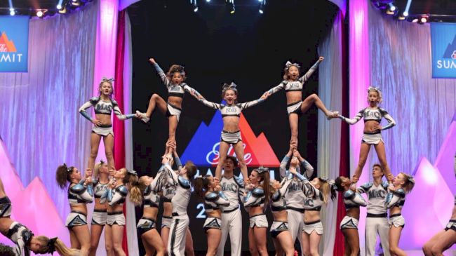 competitive cheerleading pyramid