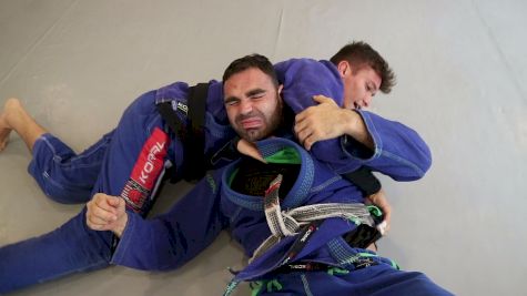 Alexandre Vieira Shows A Rolling Loop Choke Variation