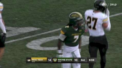 WATCH: Dion Brown's One-Handed Scoop 🤯