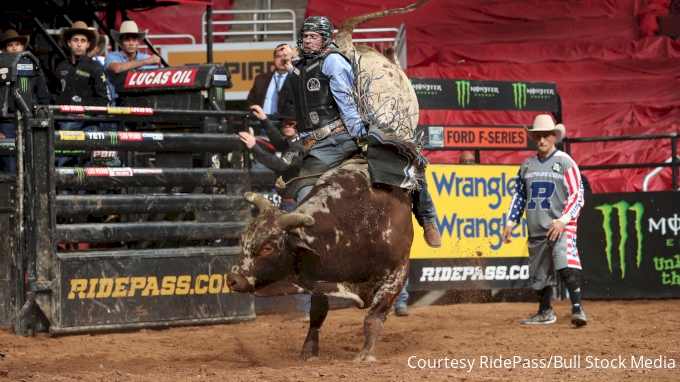 Jared Parsonage attempts to ride Dakota Rodeo/Chad Berger/Clay Struve/Heald Pro Bulls's Humdinger