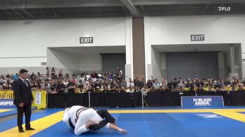 Karl Arrue Meliga vs Carlos Mauricio Chavez 2025 World Master IBJJF Jiu-Jitsu Championship