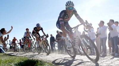 On-Site: Dusty And Dry 2022 Paris-Roubaix Is Split Apart In Early Crosswinds