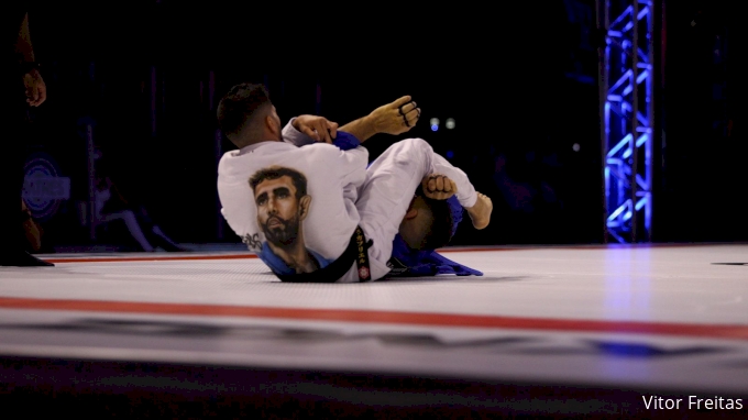 Pro Debut] - Hannette Staack (43-year-old jiu-jitsu legend) vs. Lorrany  Pinheiro - FINISH - (Shooto Brasil 111) - (2022.10.28) : r/WMMA