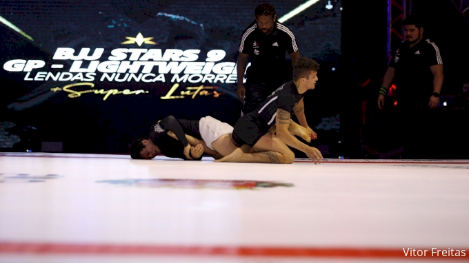 Pro Debut] - Hannette Staack (43-year-old jiu-jitsu legend) vs. Lorrany  Pinheiro - FINISH - (Shooto Brasil 111) - (2022.10.28) : r/WMMA