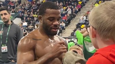 Jordan Burroughs Gives The Back To The Fans