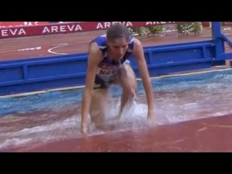 Steeplechase runner belly flops into water - from Universal Sports