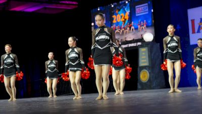 Shining Planets - Grant Sparkle At The Dance Worlds