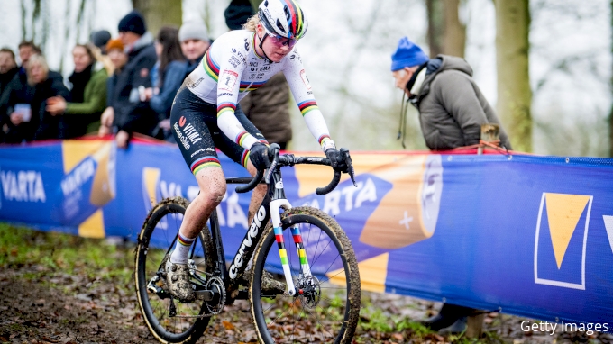 Fem Van Empel competes in the Women's elite race cyclocross UCI World Cup in Gavere on December 26, 2024.