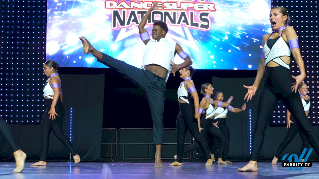 Showcasing Beauty & Grace On Stage!