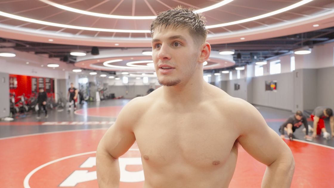 Linny Pinto Is Prepared For A Dog Fight Against Simon Ruiz