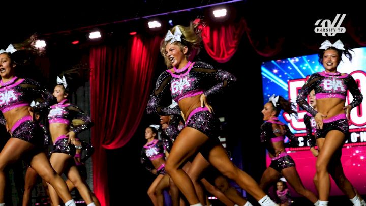 Lady Bullets Electrify The Crowd!