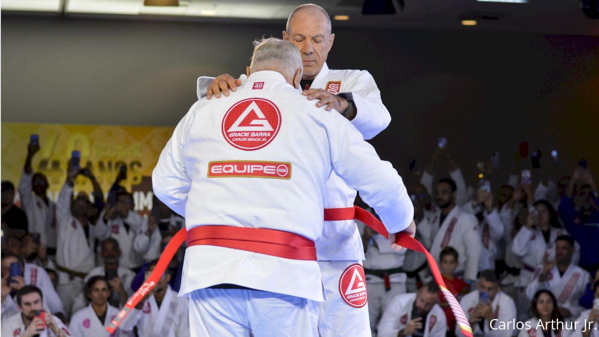 Carlos Gracie Jr recebe a faixa-vermelha de Jiu-Jitsu no Rio de Janeiro