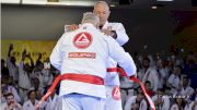 Carlos Gracie Jr recebe a faixa-vermelha de Jiu-Jitsu no Rio de Janeiro