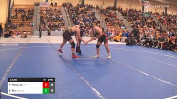 220 lbs Prelims - Vincente Maestas, Liberty vs Ethan Barry, Bettendorf