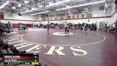 141 lbs Champ. Round 1 - Dylan Reyes, Santa Rosa Junior College vs Vincent Olivera, Sacramento City College