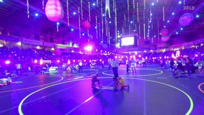 66 lbs Quarterfinal - Cash Burns, Montrose Wrestling Club vs Holt Lonowski, Kearney Matcats