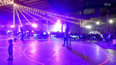 37 lbs Quarterfinal - Isiah Saavedra, Top Rank Hammers vs Lochlan Arnot, DC Elite