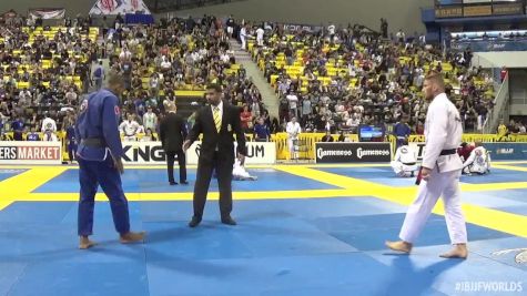 Diogo Araujo vs Claudio Calasans IBJJF 2016 Worlds