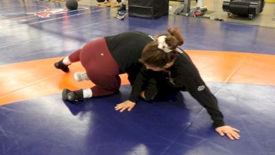 Helen Maroulis And Kayla Miracle Working Par Terre