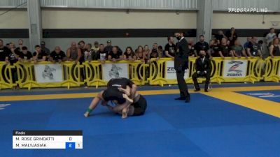 Maria Malyjasiak Hits Kneebar from Bottom