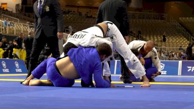 Erich Munis Finishes Trator With Lighting Quick Armbar