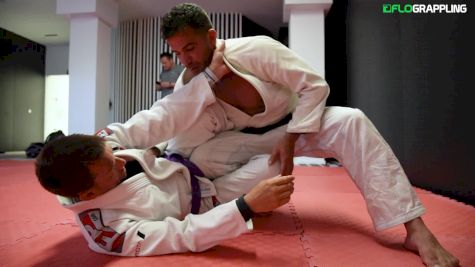 Augusto Frota: Knee Shield Pass to Lapel Choke