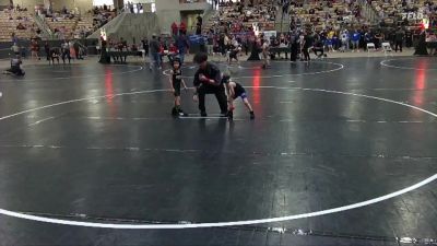 40 lbs Quarterfinal - Oliver Holeton, Warren County Pioneers vs Angel Mendoza, Williamson Co Wrestling Club