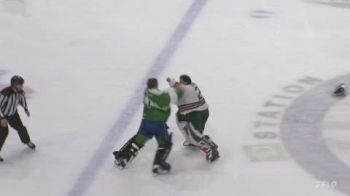 GOALIE FIGHT: Owen Bresson And Arseny Radkov Meet At Center Ice In QMJHL Rivalry Matchup