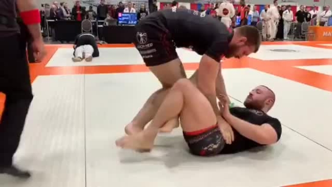 Gordon Ryan Shows Off Silky Smooth Guard Passing