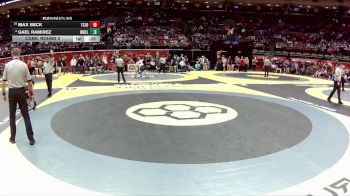 D1-132 lbs Cons. Round 2 - Gael Ramirez, Moeller vs Max Beck, Tol. St. John`s Jesuit