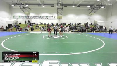 157 lbs Champ. Round 1 - Kenneth Perez, Moorpark College vs Luciano Esoldo, Victor Valley College