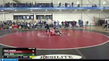 133 lbs Cons. Semi - Luke Kowalski, Gettysburg College vs Gustav Petruske, King`s College (Pennsylvania)